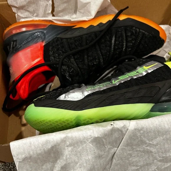 Lebron XVIII size 6.5 “Soundwave” with original box - Picture 9 of 11